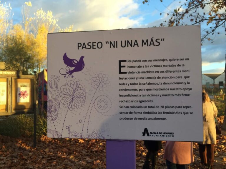 Cartel del Paseo "Ni una más"